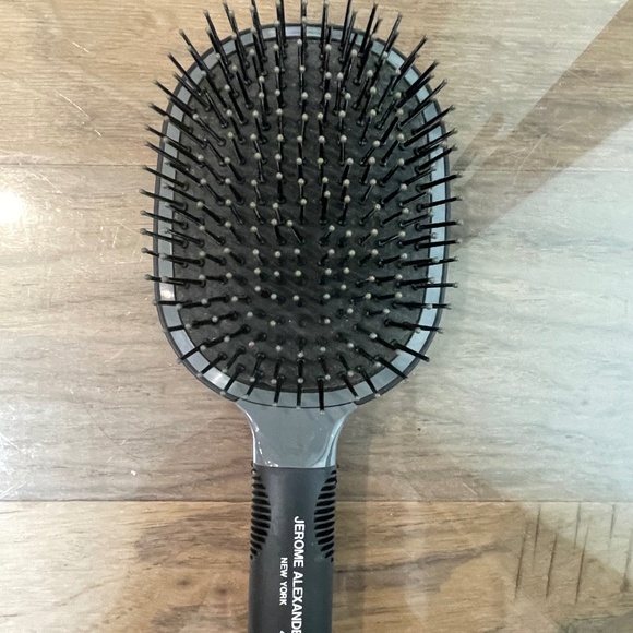 Excellent Condition 2-Piece Hair Brush Set - Picture 7 of 10